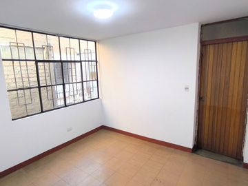 Se Alquila Departamento En Urb. San Hilarión, A Un Paso De La Estación de Tren