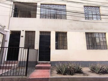 Se Alquila Departamento En Urb. San Hilarión, A Un Paso De La Estación de Tren