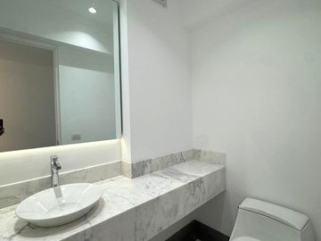 LINDO DEPARTAMENTO DE ESTRENO PRIMER PISO SAN ISIDRO