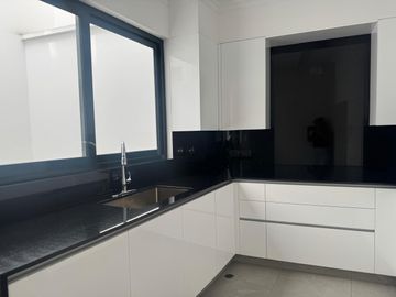 LINDO DEPARTAMENTO DE ESTRENO PRIMER PISO SAN ISIDRO