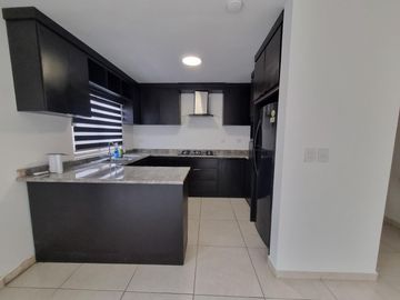 VENTA  RESIDENCIA  EN EXCELENTE ESTADO  Y  MUY BUENA UBICACION