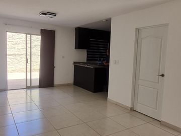 VENTA  RESIDENCIA  EN EXCELENTE ESTADO  Y  MUY BUENA UBICACION