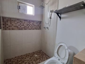 VENTA  RESIDENCIA  EN EXCELENTE ESTADO  Y  MUY BUENA UBICACION
