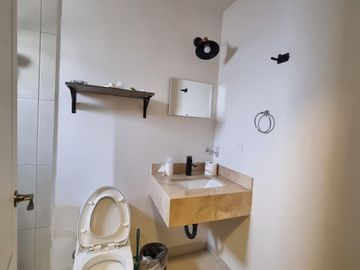 VENTA  RESIDENCIA  EN EXCELENTE ESTADO  Y  MUY BUENA UBICACION