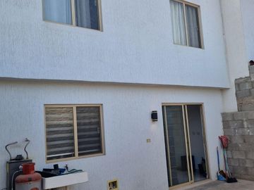 VENTA  RESIDENCIA  EN EXCELENTE ESTADO  Y  MUY BUENA UBICACION