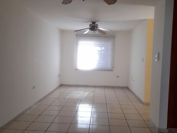VENTA DE EXCELENTE CASA , AMPLIADA EN VILLAS DE MEDITERRANEO, ZONA PONIENTE