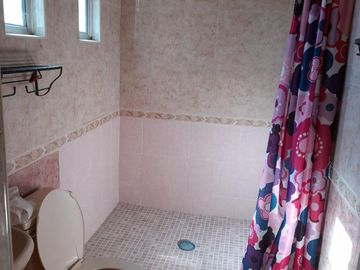 VENTA DE EXCELENTE CASA , AMPLIADA EN VILLAS DE MEDITERRANEO, ZONA PONIENTE