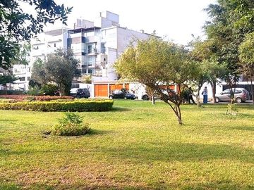 VENDO TERRENO FTE. A LINDO PARQUE, ZONA EXCLUSIVA Y MUY SEGURA IDEAL PARA PROYECTO INMOBILIARIO