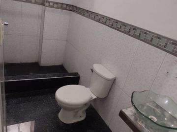 Vendo Local Comercial de 470m2 En Av. Próceres De La Independencia Cerca A La Estación San Carlos. Sjl