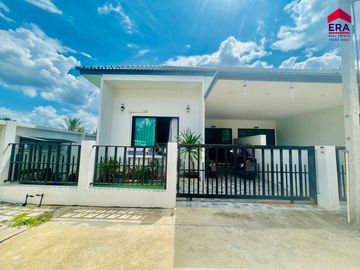 Single-storey twin house near 7-Eleven Tha Thong