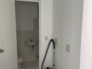 VENDO EXCLUSIVO Y AMPLIO DPTO. EN URB. CASUARINAS - SURCO