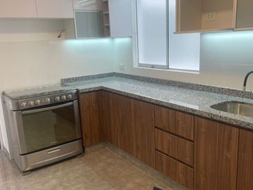 VENDO EXCLUSIVO Y AMPLIO DPTO. EN URB. CASUARINAS - SURCO