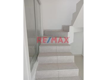 ¡Imperdible! Venta De Casa Nueva De 02 Pisos (Base Para 3 Pisos + Azotea), En Condominio Sol De Chan Chan Altura Colegio Ramon Castilla