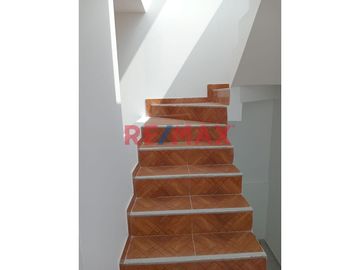 ¡Imperdible! Venta De Casa Nueva De 02 Pisos (Base Para 3 Pisos + Azotea), En Condominio Sol De Chan Chan Altura Colegio Ramon Castilla