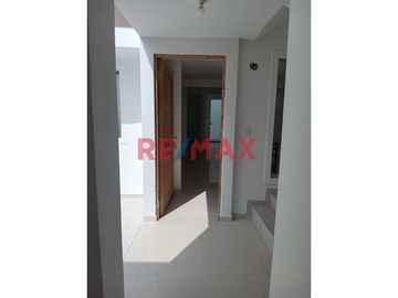 ¡Imperdible! Venta De Casa Nueva De 02 Pisos (Base Para 3 Pisos + Azotea), En Condominio Sol De Chan Chan Altura Colegio Ramon Castilla