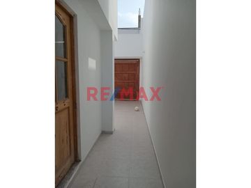 ¡Imperdible! Venta De Casa Nueva De 02 Pisos (Base Para 3 Pisos + Azotea), En Condominio Sol De Chan Chan Altura Colegio Ramon Castilla
