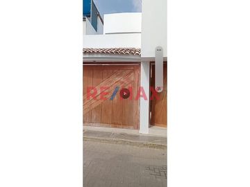 ¡Imperdible! Venta De Casa Nueva De 02 Pisos (Base Para 3 Pisos + Azotea), En Condominio Sol De Chan Chan Altura Colegio Ramon Castilla