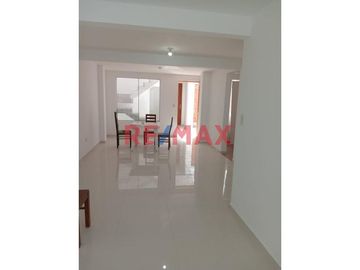 ¡Imperdible! Venta De Casa Nueva De 02 Pisos (Base Para 3 Pisos + Azotea), En Condominio Sol De Chan Chan Altura Colegio Ramon Castilla
