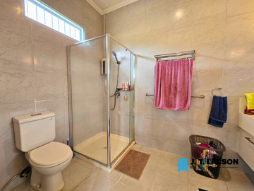 𝗙𝗼𝗿 𝗦𝗮𝗹𝗲: 𝟯-𝗕𝗲𝗱𝗿𝗼𝗼𝗺 𝗛𝗼𝘂𝘀𝗲 𝗼𝗻 𝗮 𝟭,𝟲𝟲𝟯 𝘀𝗾𝗺 𝗟𝗼𝘁 𝗶𝗻 𝗗𝘂𝗺𝗮𝗴𝘂𝗲𝘁𝗲 𝗖𝗶𝘁𝘆 – 𝗣𝟮𝟱 𝗠𝗶𝗹𝗹𝗶𝗼𝗻