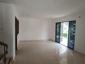 Amplia Casa en Venta Zona Sur privada con Vigilancia 24 horas con amplio jardin