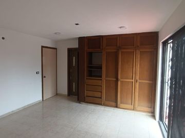 Amplia Casa en Venta Zona Sur privada con Vigilancia 24 horas con amplio jardin