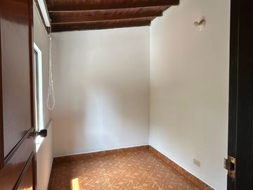 Oportunidad de Inversión - Casa Nivel 2 y 3 en VENTA - Robledo