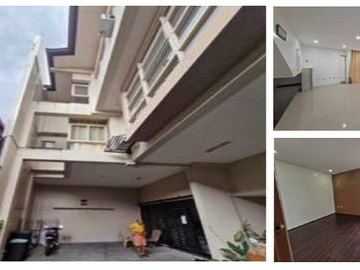 KAPITOLYO, Townhouse For Sale PASIG