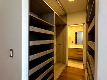 VENTA DE DEPARTAMENTO EN AV GENERAL CORDOVA - MIRAFLORES