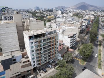 VENDO AMPLIO Y FUNCIONAL DPTO EN 2DO PISO VISTA CALLE CON BALCON EN SURCO-URB.VALLE HERMOSO.