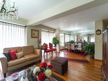 VENDO AMPLIO Y FUNCIONAL DPTO EN 2DO PISO VISTA CALLE CON BALCON EN SURCO-URB.VALLE HERMOSO.