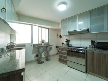 VENDO AMPLIO Y FUNCIONAL DPTO EN 2DO PISO VISTA CALLE CON BALCON EN SURCO-URB.VALLE HERMOSO.