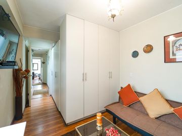 VENDO AMPLIO Y FUNCIONAL DPTO EN 2DO PISO VISTA CALLE CON BALCON EN SURCO-URB.VALLE HERMOSO.