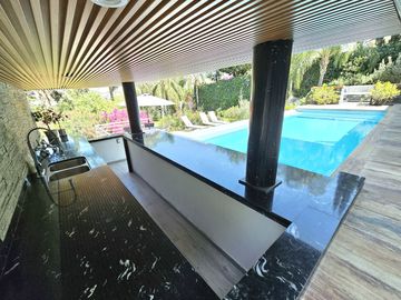 LAS CAÑADAS CASA EN VENTA SUPER COMPLETA CON ALBERCA, TERRAZA, BAR Y HERMOSO JAR