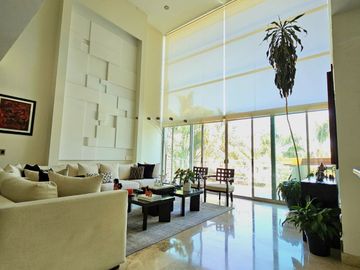 LAS CAÑADAS CASA EN VENTA SUPER COMPLETA CON ALBERCA, TERRAZA, BAR Y HERMOSO JAR