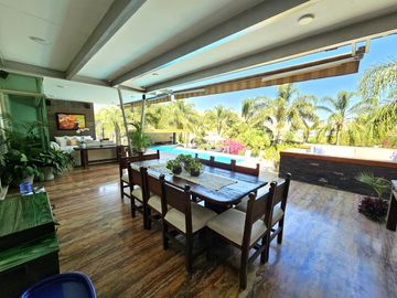 LAS CAÑADAS CASA EN VENTA SUPER COMPLETA CON ALBERCA, TERRAZA, BAR Y HERMOSO JAR