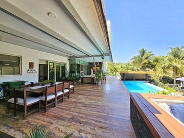LAS CAÑADAS CASA EN VENTA SUPER COMPLETA CON ALBERCA, TERRAZA, BAR Y HERMOSO JAR
