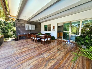 LAS CAÑADAS CASA EN VENTA SUPER COMPLETA CON ALBERCA, TERRAZA, BAR Y HERMOSO JAR