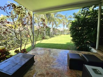 LAS CAÑADAS CASA EN VENTA SUPER COMPLETA CON ALBERCA, TERRAZA, BAR Y HERMOSO JAR