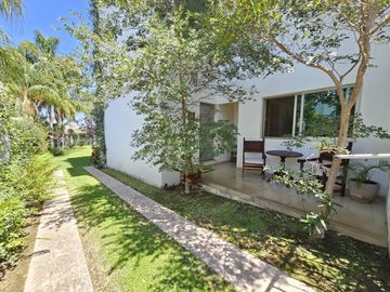 LAS CAÑADAS CASA EN VENTA SUPER COMPLETA CON ALBERCA, TERRAZA, BAR Y HERMOSO JAR