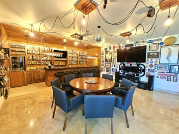 LAS CAÑADAS CASA EN VENTA SUPER COMPLETA CON ALBERCA, TERRAZA, BAR Y HERMOSO JAR