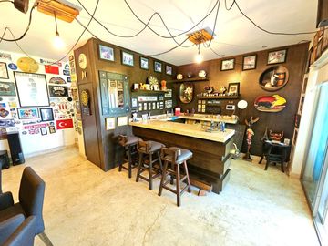 LAS CAÑADAS CASA EN VENTA SUPER COMPLETA CON ALBERCA, TERRAZA, BAR Y HERMOSO JAR