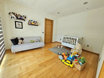 LAS CAÑADAS CASA EN VENTA SUPER COMPLETA CON ALBERCA, TERRAZA, BAR Y HERMOSO JAR