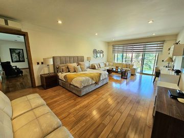 LAS CAÑADAS CASA EN VENTA SUPER COMPLETA CON ALBERCA, TERRAZA, BAR Y HERMOSO JAR