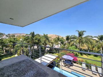 LAS CAÑADAS CASA EN VENTA SUPER COMPLETA CON ALBERCA, TERRAZA, BAR Y HERMOSO JAR