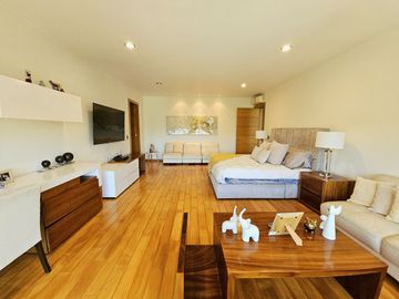 LAS CAÑADAS CASA EN VENTA SUPER COMPLETA CON ALBERCA, TERRAZA, BAR Y HERMOSO JAR