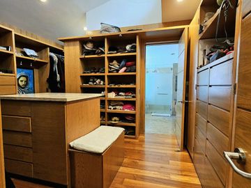 LAS CAÑADAS CASA EN VENTA SUPER COMPLETA CON ALBERCA, TERRAZA, BAR Y HERMOSO JAR