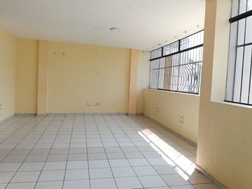 SE ALQUILA TERCER PISO 130m2