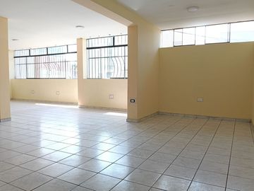 SE ALQUILA TERCER PISO 130m2