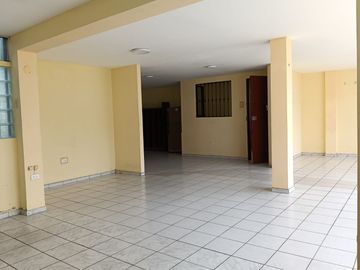 SE ALQUILA TERCER PISO 130m2