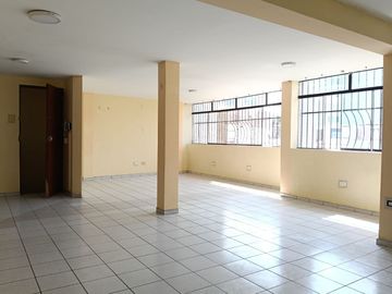 SE ALQUILA TERCER PISO 130m2